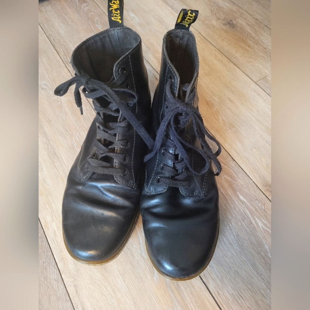 COPY - Mens Dr Marten's size 9 Tobias